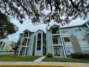 Building Photo - 2550 N Alafaya Trail