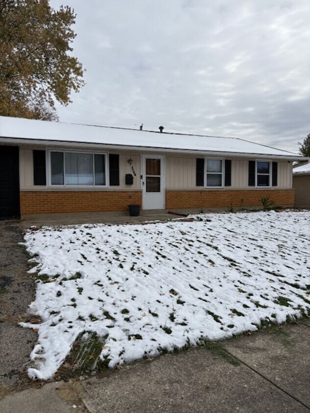 Foto principal - 3 Bedroom, 1 1/2 Bath Home in Huber Heights