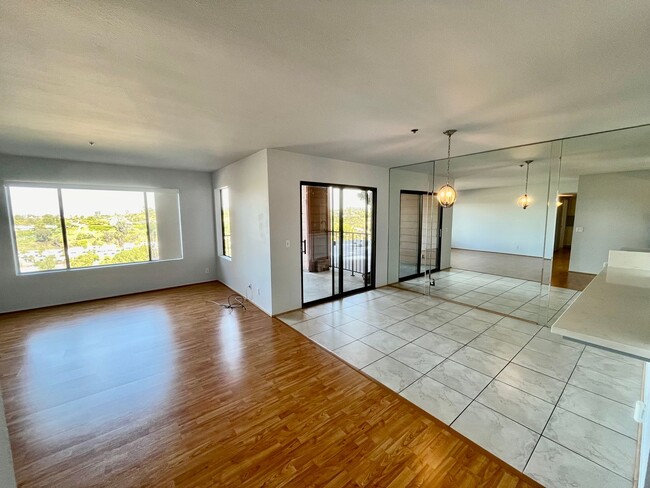 Building Photo - Beautiful 3B 2BA Condo in San Diego