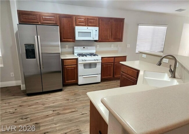 Foto del edificio - 4 bedroom in gated community