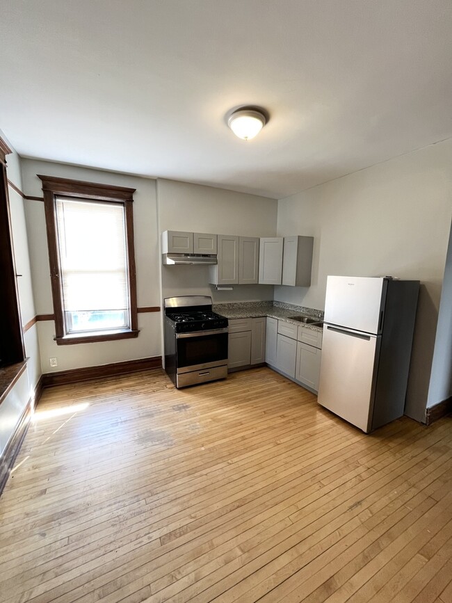 Foto del edificio - 2421 S Drake Ave