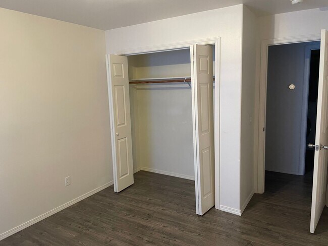 Foto del edificio - Spacious and well-maintained 3-bedroom, 2-bathroom condo
