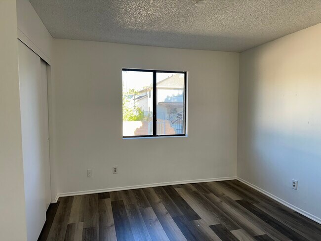 Foto del edificio - 10438 Cozycroft Ave