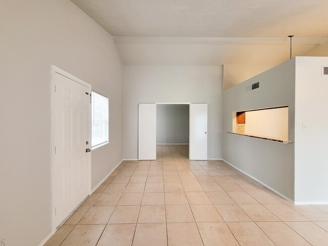 Building Photo - 24202 4 Sixes Ln