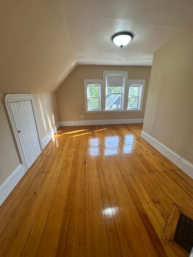 Building Photo - 355 Highland Ave