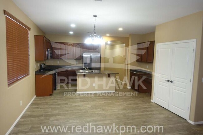 Foto del edificio - Gorgeous Four Bedroom plus Den, Three Bath...