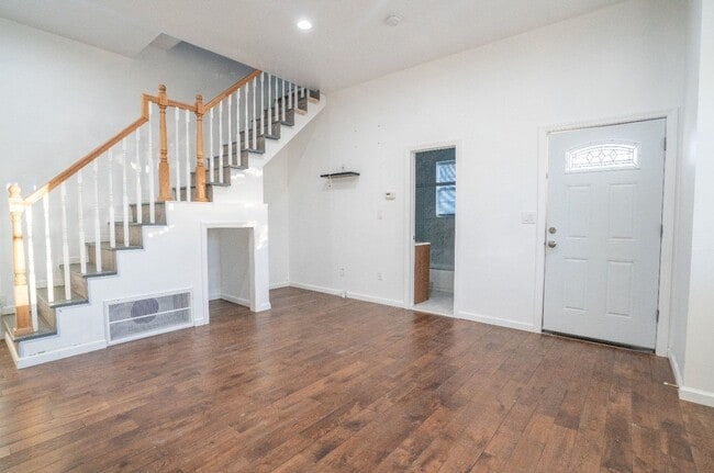 Building Photo - 43-45 Case Ave