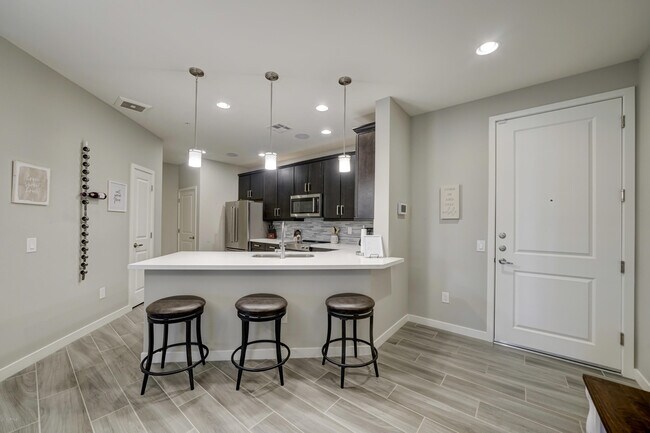 Building Photo - 2511 W Queen Creek Rd