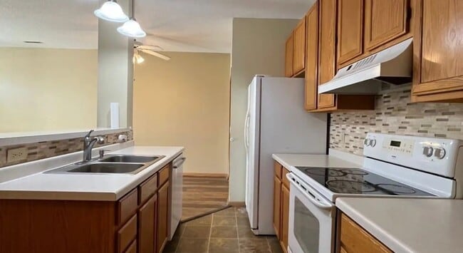 Foto del edificio - 15563 Garnet Way