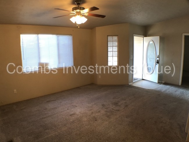 Building Photo - Quiet living on more than an acre of land!