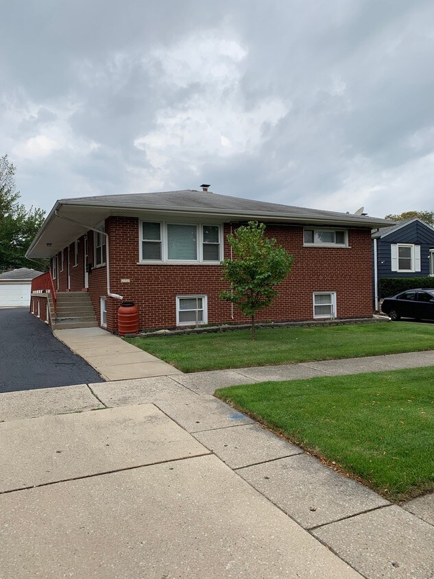 4616 Grove Ave, Forest View, IL 60402 Apartment for Rent in Forest