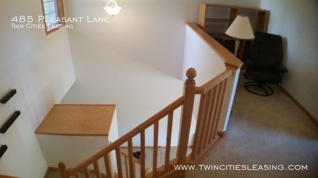 Building Photo - 3 Bedrooms on Top Floor with Private Maste...