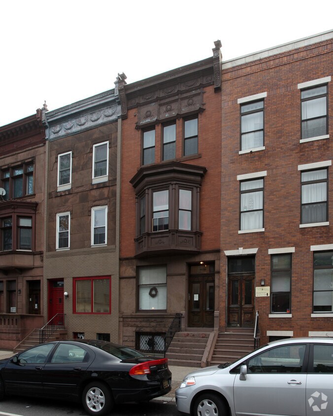 1821 S Broad St, Philadelphia, PA 19145 Apartments at 1821 S Broad St