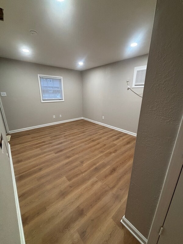 Building Photo - Room in Duplex on Middle St