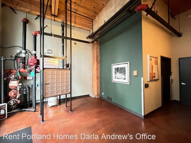 Building Photo - Studio, 1 bath House - 725 NW Flanders St....