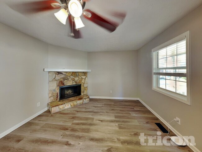 Foto del edificio - 3721 Cherokee Overlook Dr