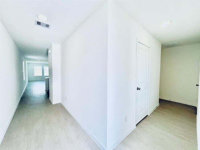Building Photo - 3124 Twisted Myrtle Dr