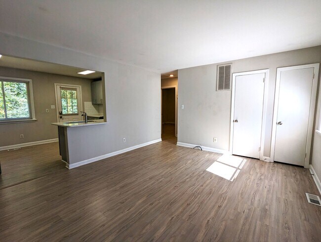 Foto del edificio - 3906 Lexington Dr