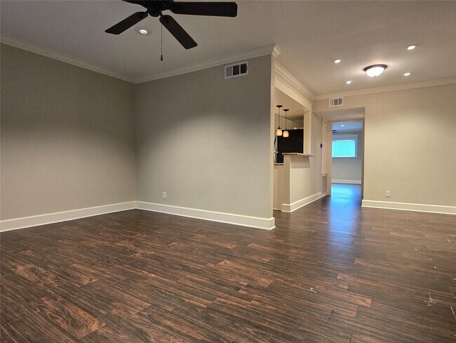 Foto del edificio - 11550 Chimney Rock Rd
