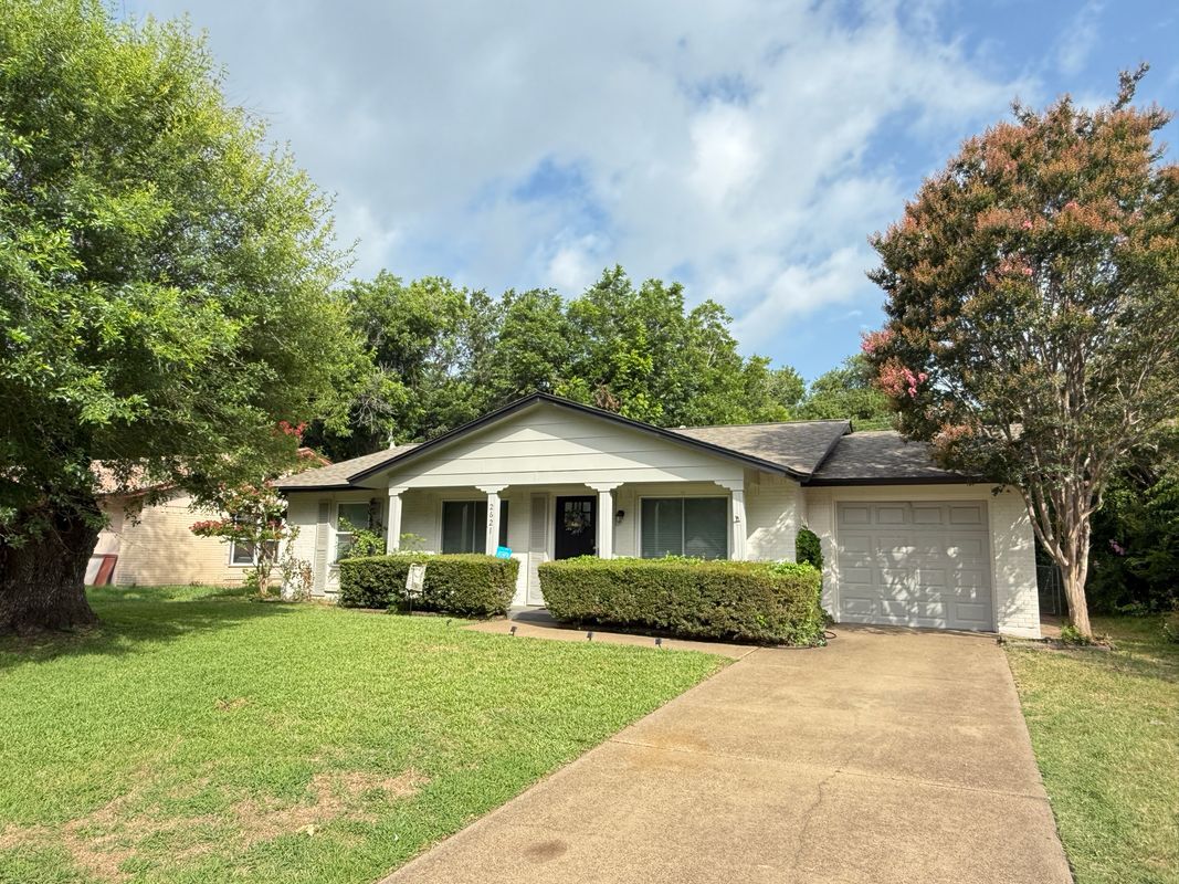 Foto principal - 2621 Trinity St