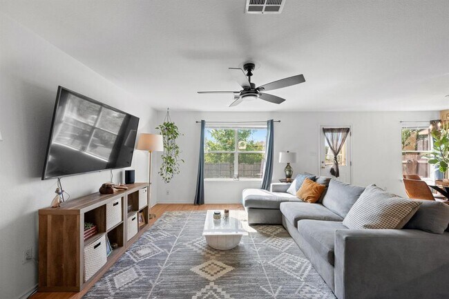 Foto del edificio - 13001 Carillon Way