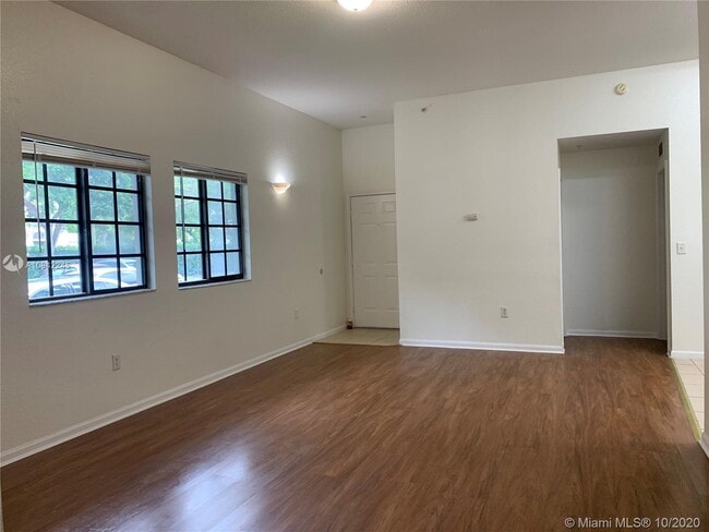 Foto del edificio - 2801 Riverside Dr