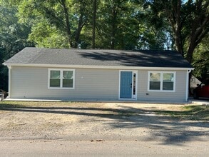Building Photo - 915 Brandon St