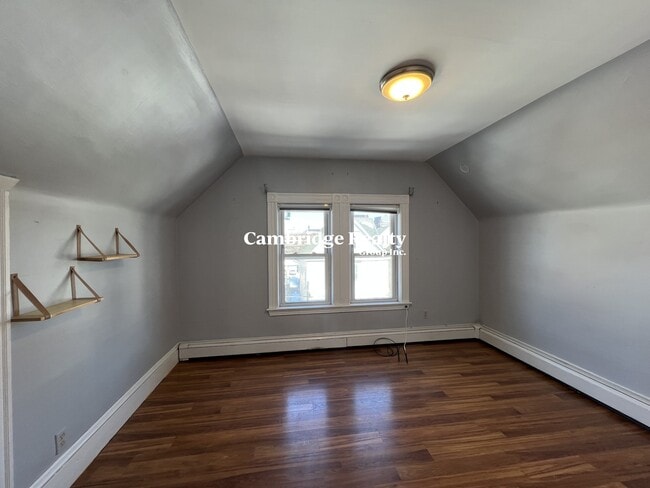 Building Photo - 45 Gardena St