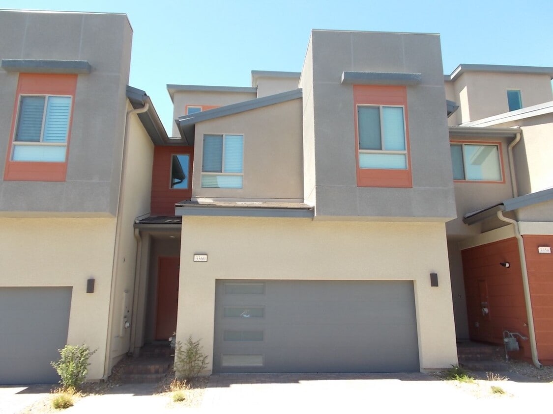 Primary Photo - 3360 Santa Verdiana St