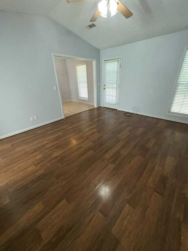 Building Photo - 5 Wickham Dr