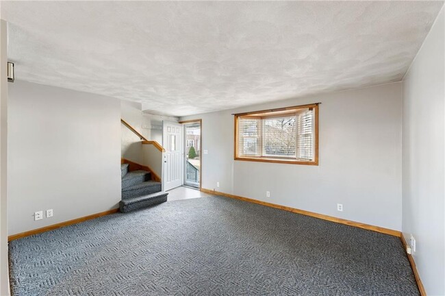 Building Photo - 28 Saratoga Rd