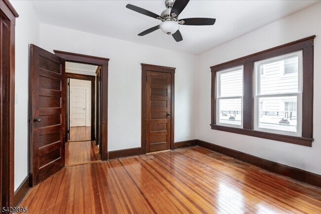 Building Photo - 56 Walnut Crescent