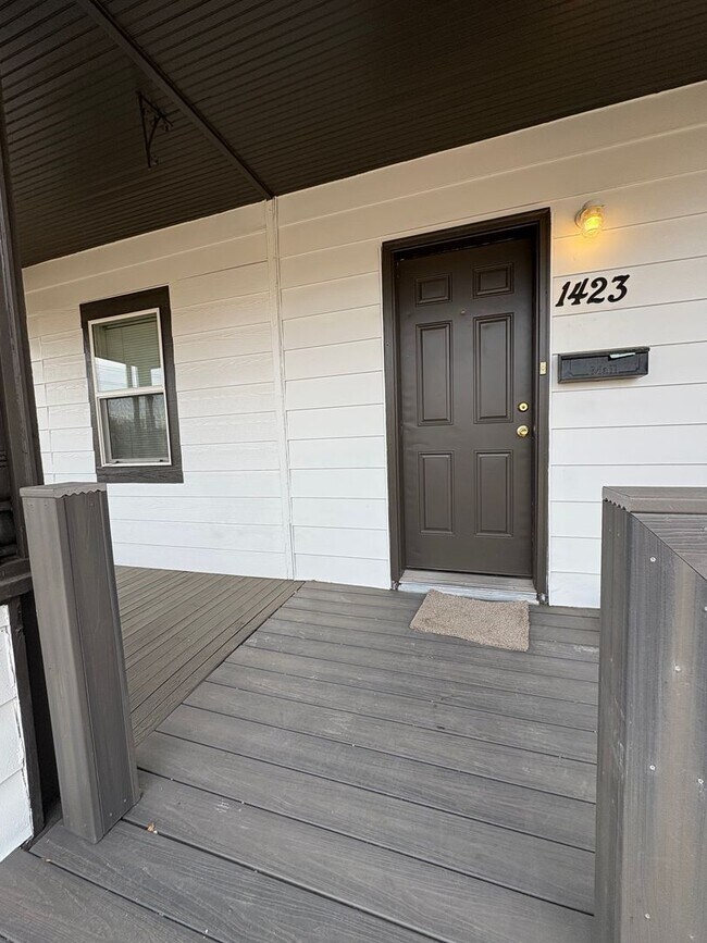 Building Photo - Beautiful 4 Bedroom, 2 Bath in Prime Location