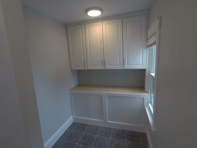 Building Photo - 60 Oakwood Avenue