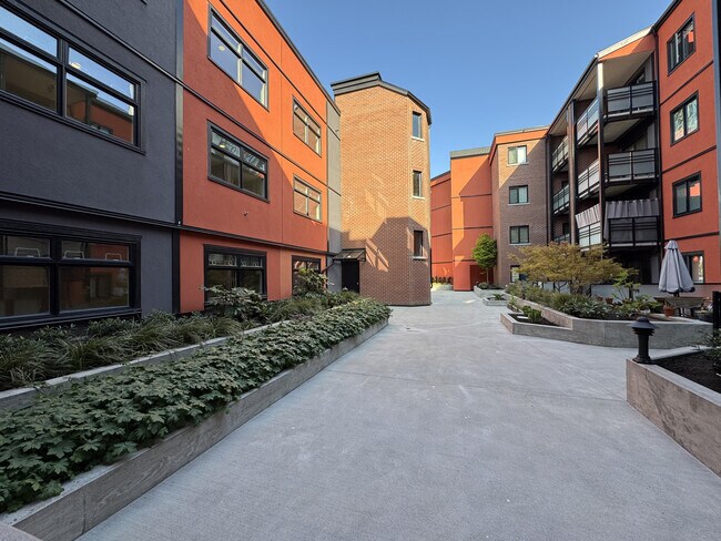 Photo du bâtiment - West Bay Court