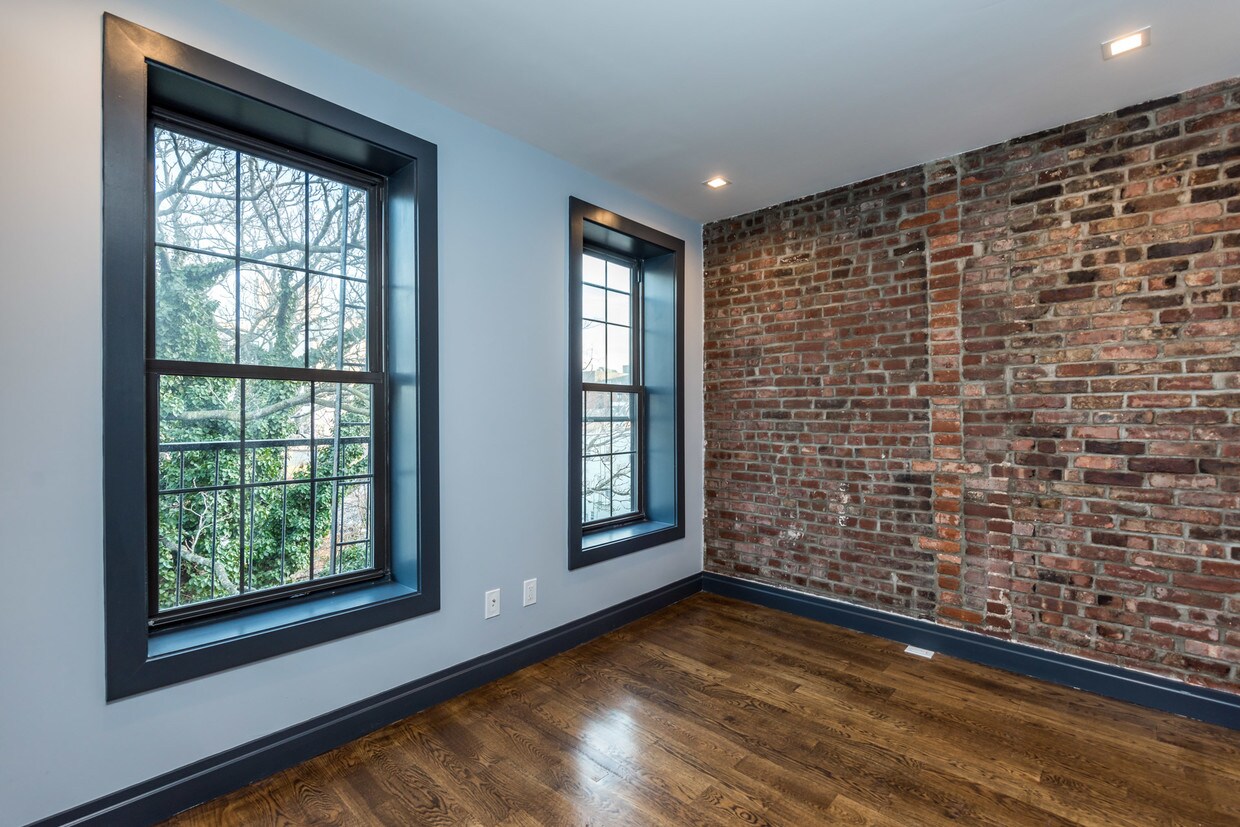 Foto principal - 123 Kent Ave