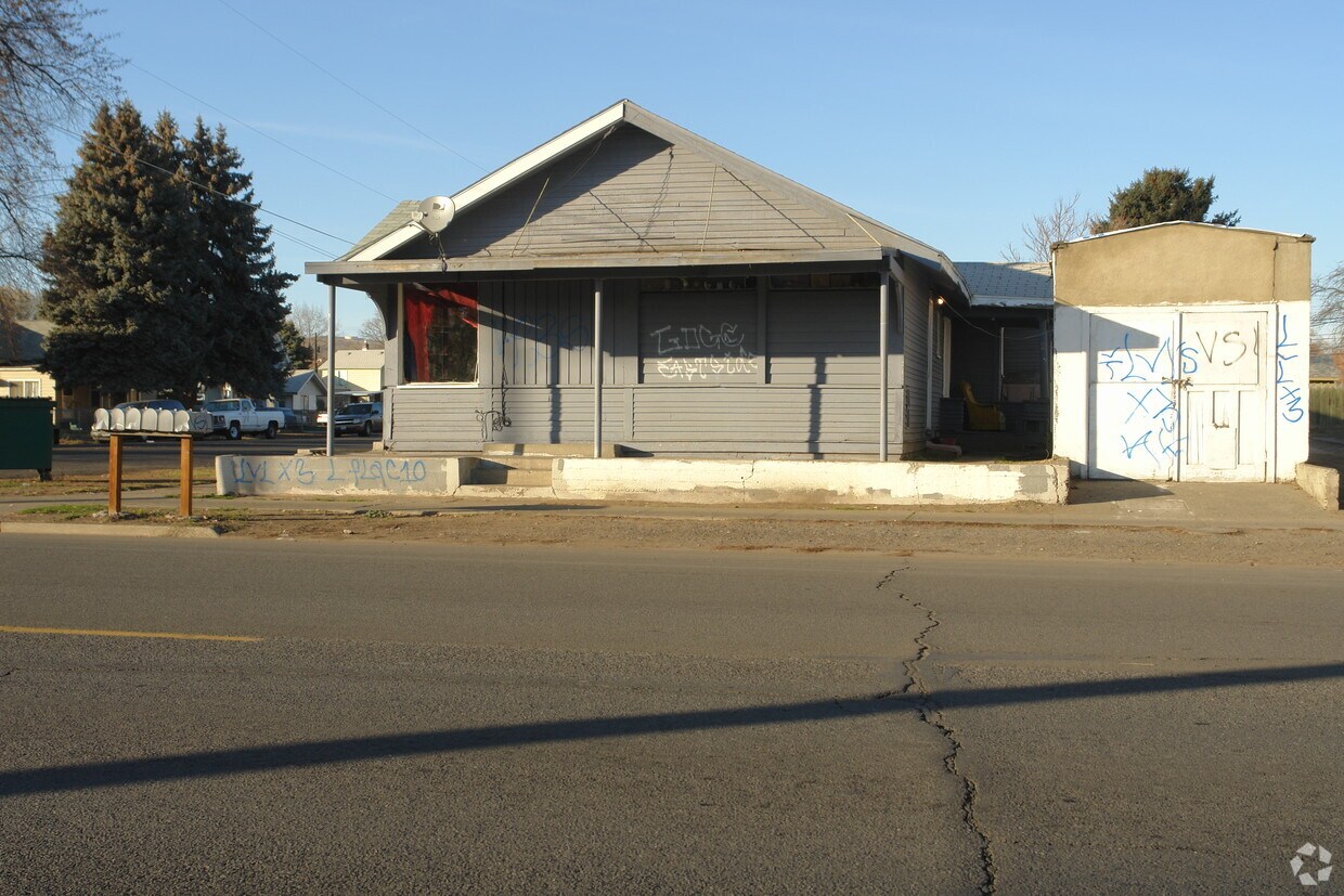 Building Photo - 403 N 4th Ave
