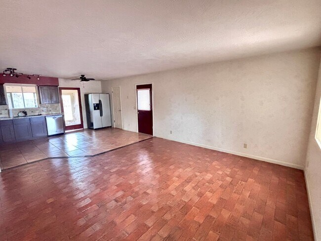 Foto del edificio - 1322 5 Star Blvd