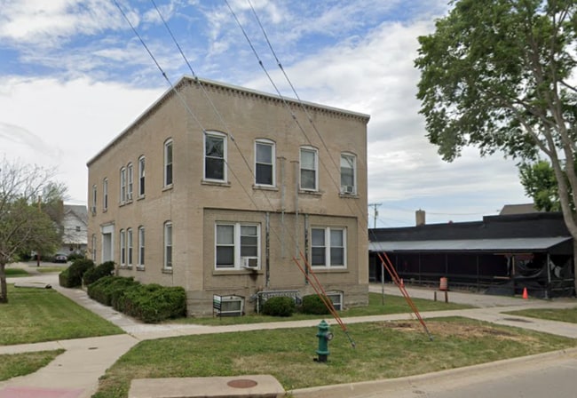 Building Photo - 127 11th St SW