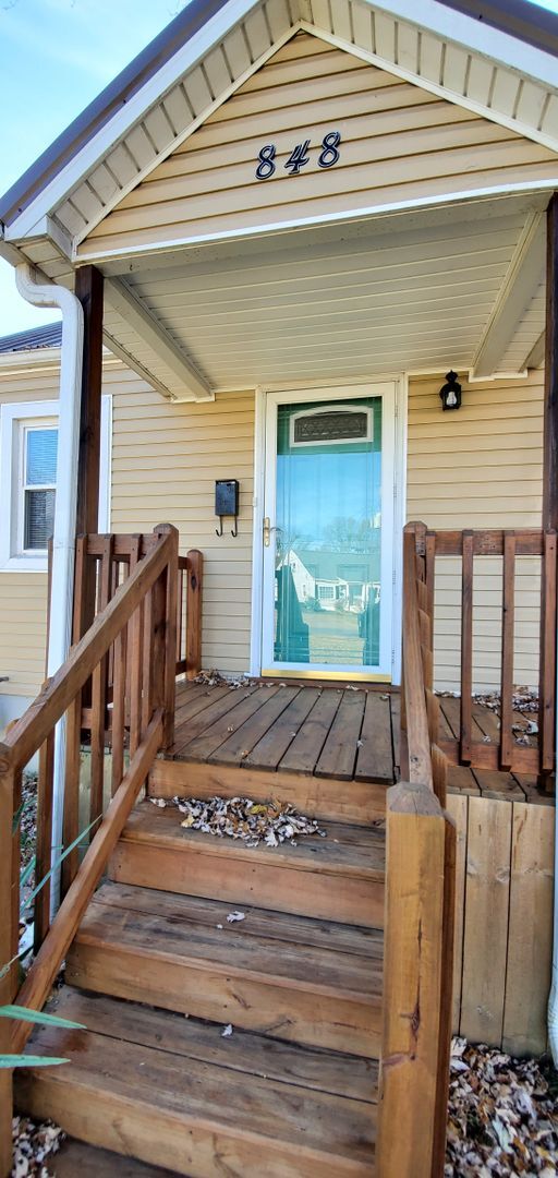 Building Photo - CLEAN and Updated Dollhouse!  3 Bedrooms, ...