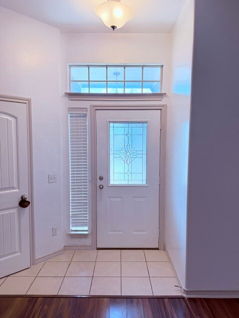 Foto del edificio - 2412 Rookhaven Ln