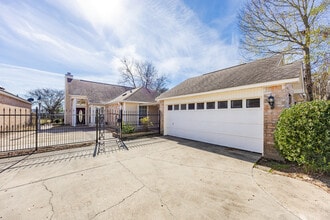 Building Photo - 13422 S Fairview Ave