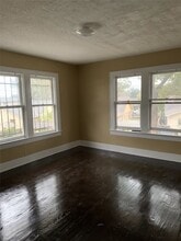 Building Photo - 2317 Wilshire St