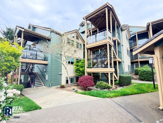 Foto del edificio - Updated 2 Bed Condo Near the Narrows – Water Views, Covered Parking & Prime Tacoma Location!