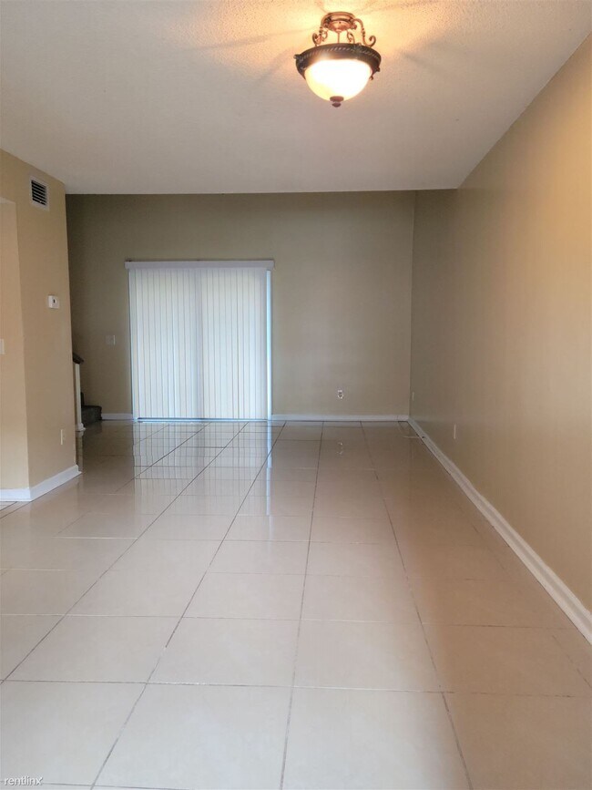 Building Photo - 2 br, 2 bath Townhome - 5535 Pinehill Ln