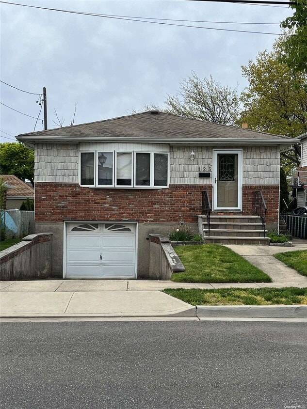 125 Beebe Rd, Mineola, NY 11501 House Rental in Mineola, NY