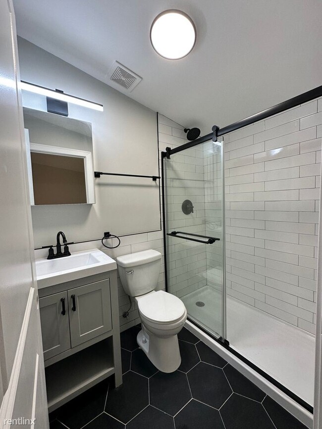 Foto del edificio - 4 br, 2 bath House - 2142 S Fairfield Ave