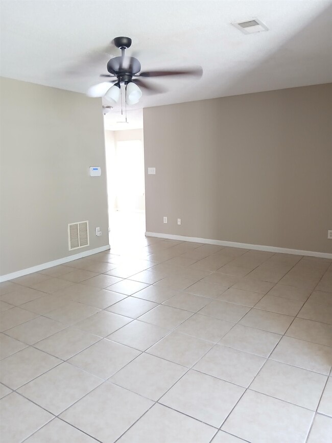 Building Photo - 4866 Royal Run Dr