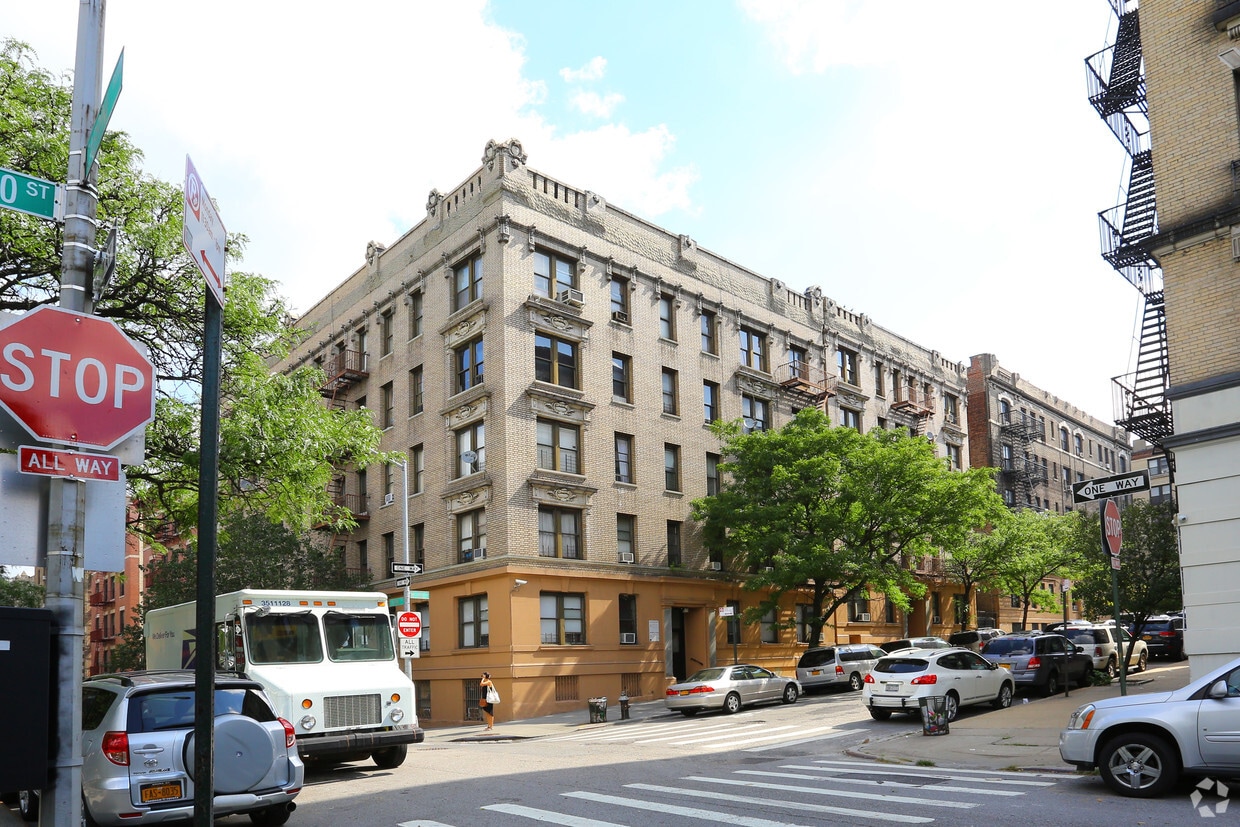 Primary Photo - 823-825 W 180th St