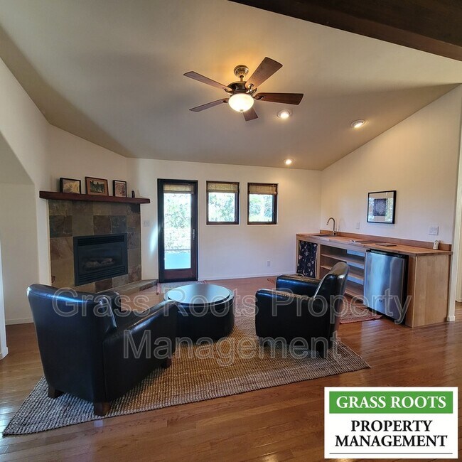 Foto del edificio - 22912 Montclaire Ct